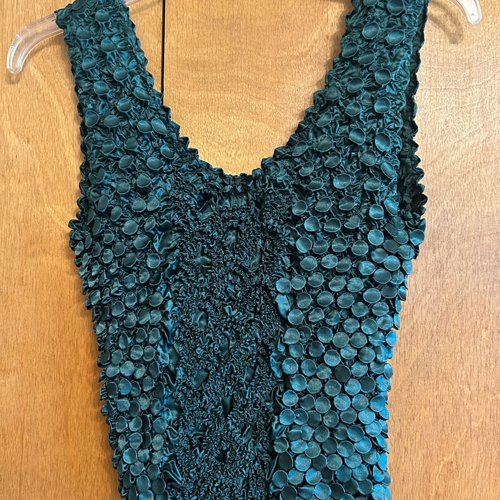 NWOT Chic Teal Sleeveless Stretchy Bubble Textured Top OS